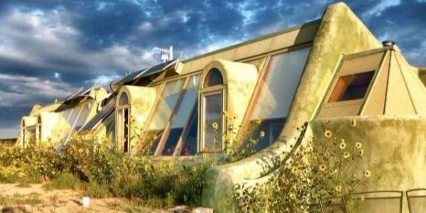 這個老炮兒建筑師讓難民住垃圾堆，卻贏得全世界尊重！